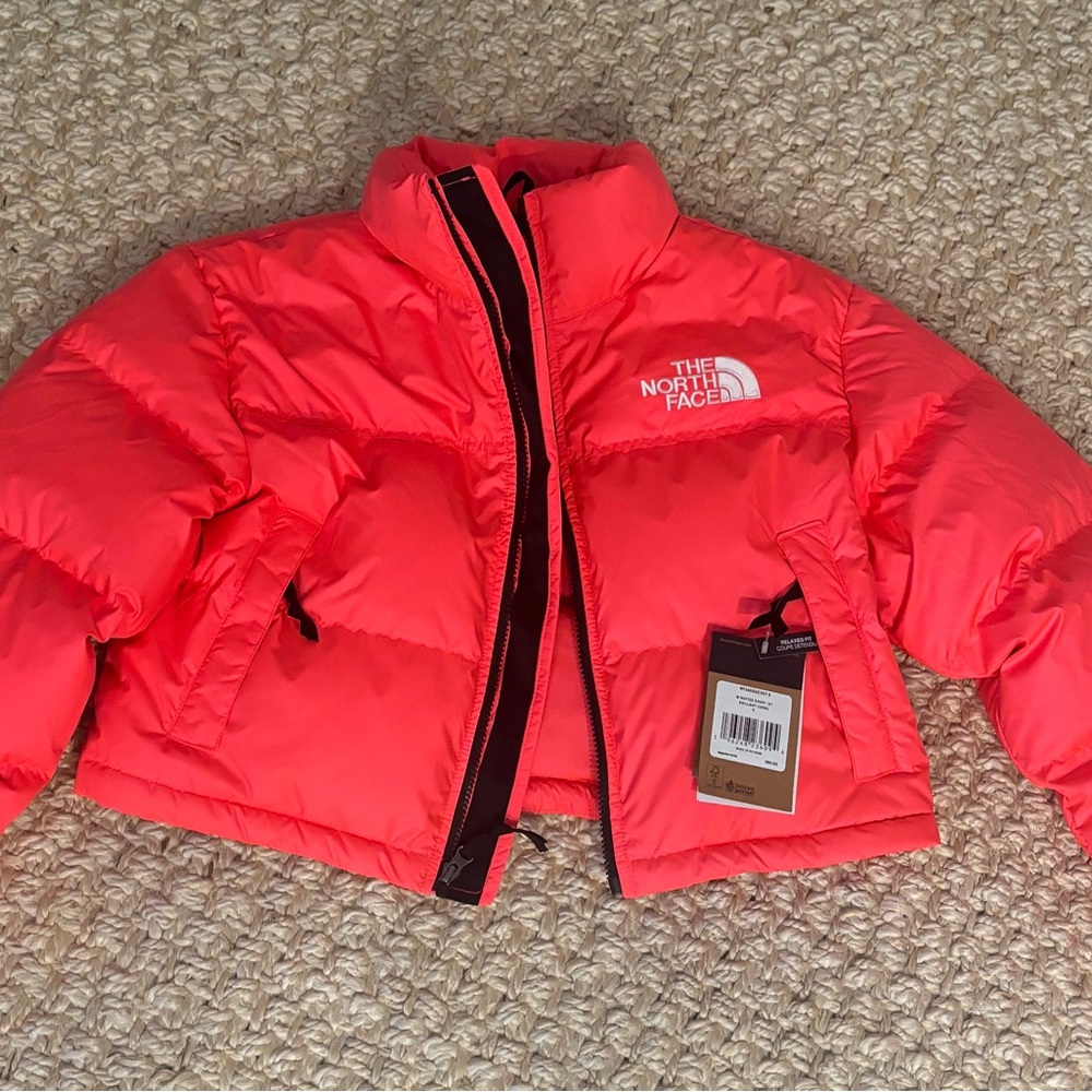 The North Face Women's Brilliant Coral Cropped Puffer Jacket - Picture 3 of 10